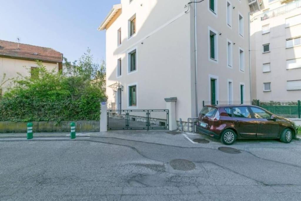 Tres Beau Studio Centre Ville, Au Calme Annecy Exterior photo